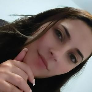 Meet your Posher, Larissa